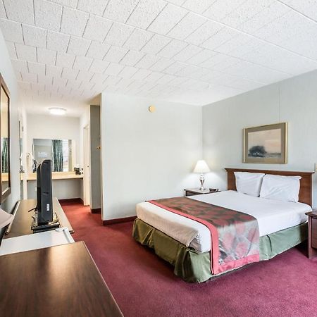Red Carpet Inn & Suites Hazleton Exterior foto