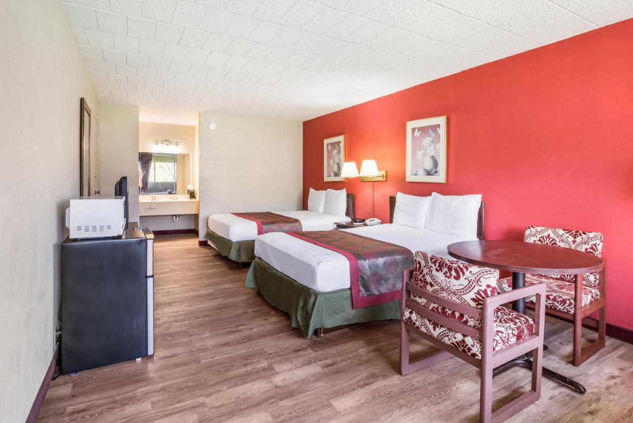 Red Carpet Inn & Suites Hazleton Exterior foto