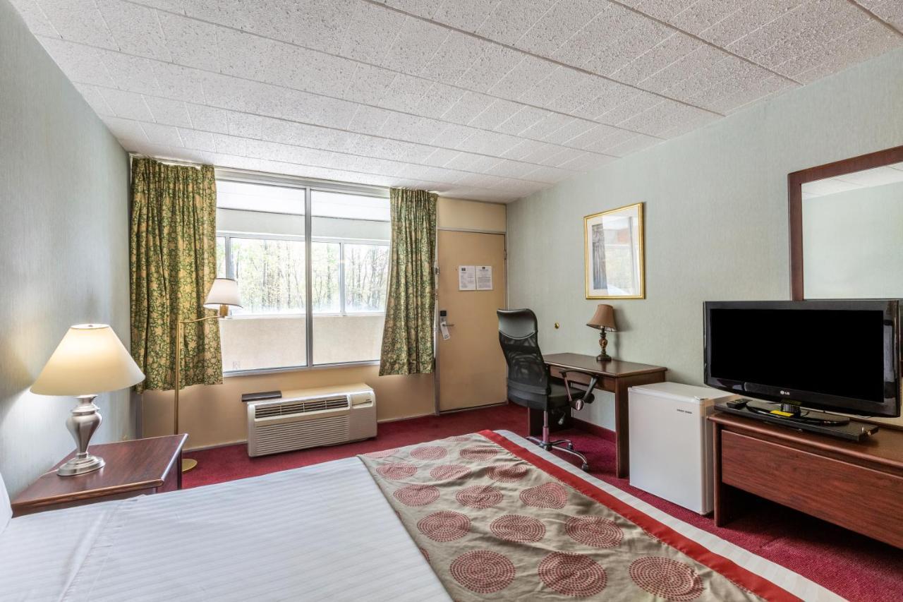 Red Carpet Inn & Suites Hazleton Exterior foto